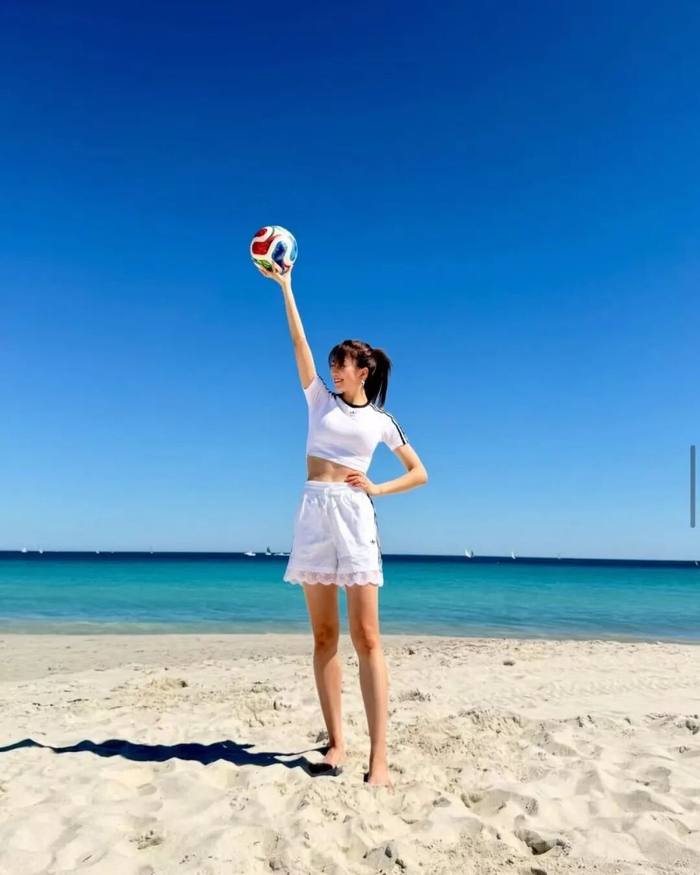 火狐体育官方入口-【每日足球女神30】这可能是有史以来踢球最好的日本演员|真岛优|花式|球技|训练|足球小将_新浪体育_新浪新闻